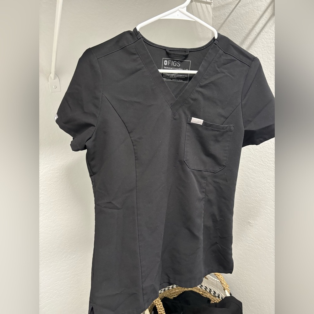 FIGS XS Catarina Scrub Top